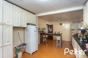 Casa à venda com 280m², 3 dormitórios, 1 suíte, 4 vagas, no bairro Tristeza em Porto Alegre