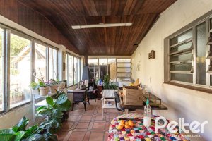 Casa à venda com 280m², 3 dormitórios, 1 suíte, 4 vagas, no bairro Tristeza em Porto Alegre