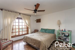 Casa à venda com 280m², 3 dormitórios, 1 suíte, 4 vagas, no bairro Tristeza em Porto Alegre