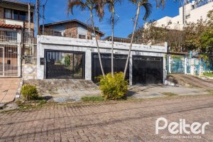 Casa à venda com 280m², 3 dormitórios, 1 suíte, 4 vagas, no bairro Tristeza em Porto Alegre