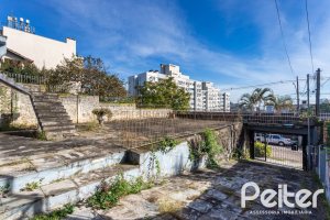 Casa à venda com 280m², 3 dormitórios, 1 suíte, 4 vagas, no bairro Tristeza em Porto Alegre