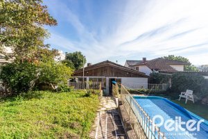 Casa à venda com 280m², 3 dormitórios, 1 suíte, 4 vagas, no bairro Tristeza em Porto Alegre