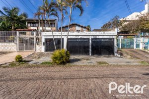 Casa à venda com 280m², 3 dormitórios, 1 suíte, 4 vagas, no bairro Tristeza em Porto Alegre