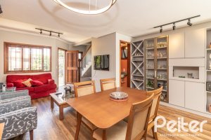 Casa à venda com 170m², 3 dormitórios, 1 suíte, 2 vagas, no bairro Tristeza em Porto Alegre