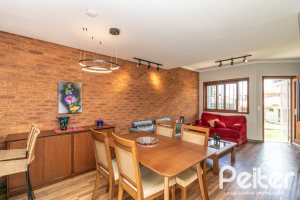 Casa à venda com 170m², 3 dormitórios, 1 suíte, 2 vagas, no bairro Tristeza em Porto Alegre