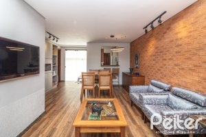 Casa à venda com 170m², 3 dormitórios, 1 suíte, 2 vagas, no bairro Tristeza em Porto Alegre