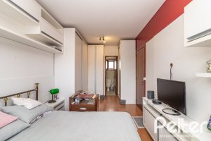 Casa à venda com 170m², 3 dormitórios, 1 suíte, 2 vagas, no bairro Tristeza em Porto Alegre