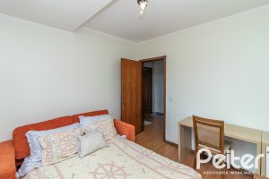 Casa à venda com 170m², 3 dormitórios, 1 suíte, 2 vagas, no bairro Tristeza em Porto Alegre