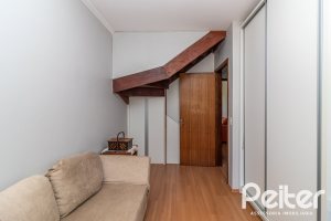 Casa à venda com 170m², 3 dormitórios, 1 suíte, 2 vagas, no bairro Tristeza em Porto Alegre