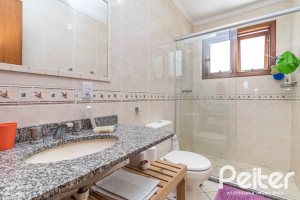 Casa à venda com 170m², 3 dormitórios, 1 suíte, 2 vagas, no bairro Tristeza em Porto Alegre