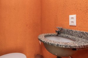 Casa à venda com 170m², 3 dormitórios, 1 suíte, 2 vagas, no bairro Tristeza em Porto Alegre