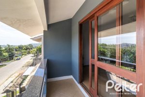 Casa à venda com 170m², 3 dormitórios, 1 suíte, 2 vagas, no bairro Tristeza em Porto Alegre