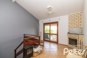 Casa à venda com 170m², 3 dormitórios, 1 suíte, 2 vagas, no bairro Tristeza em Porto Alegre