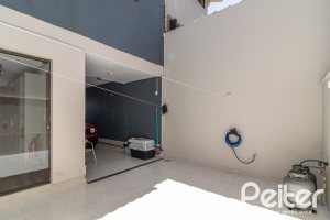 Casa à venda com 170m², 3 dormitórios, 1 suíte, 2 vagas, no bairro Tristeza em Porto Alegre