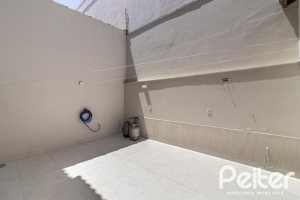 Casa à venda com 170m², 3 dormitórios, 1 suíte, 2 vagas, no bairro Tristeza em Porto Alegre