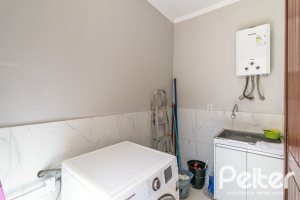 Casa à venda com 170m², 3 dormitórios, 1 suíte, 2 vagas, no bairro Tristeza em Porto Alegre