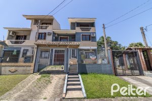Casa à venda com 170m², 3 dormitórios, 1 suíte, 2 vagas, no bairro Tristeza em Porto Alegre