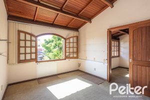 Casa à venda com 171m², 3 dormitórios, 1 suíte, no bairro Ipanema em Porto Alegre