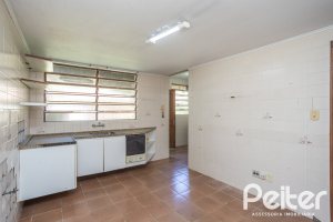Casa à venda com 171m², 3 dormitórios, 1 suíte, no bairro Ipanema em Porto Alegre