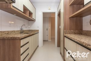 Apartamento à venda com 95m², 3 dormitórios, 1 suíte, 2 vagas, no bairro Tristeza em PORTO ALEGRE