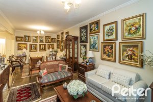 Casa à venda com 298m², 4 dormitórios, 1 suíte, 2 vagas, no bairro Ipanema em Porto Alegre