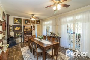 Casa à venda com 298m², 4 dormitórios, 1 suíte, 2 vagas, no bairro Ipanema em Porto Alegre