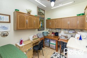 Casa à venda com 298m², 4 dormitórios, 1 suíte, 2 vagas, no bairro Ipanema em Porto Alegre