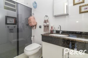 Casa à venda com 298m², 4 dormitórios, 1 suíte, 2 vagas, no bairro Ipanema em Porto Alegre