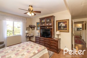 Casa à venda com 298m², 4 dormitórios, 1 suíte, 2 vagas, no bairro Ipanema em Porto Alegre