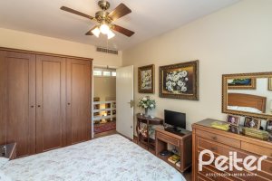 Casa à venda com 298m², 4 dormitórios, 1 suíte, 2 vagas, no bairro Ipanema em Porto Alegre