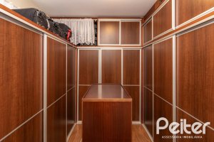 Casa à venda com 298m², 4 dormitórios, 1 suíte, 2 vagas, no bairro Ipanema em Porto Alegre