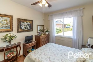 Casa à venda com 298m², 4 dormitórios, 1 suíte, 2 vagas, no bairro Ipanema em Porto Alegre