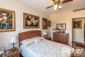 Casa à venda com 298m², 4 dormitórios, 1 suíte, 2 vagas, no bairro Ipanema em Porto Alegre