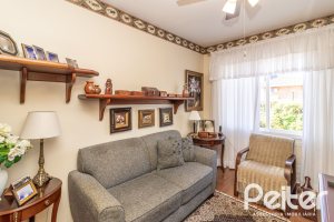 Casa à venda com 298m², 4 dormitórios, 1 suíte, 2 vagas, no bairro Ipanema em Porto Alegre