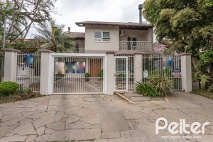 Casa à venda com 309m², 5 dormitórios, 3 suítes, 4 vagas, no bairro Ipanema em Porto Alegre