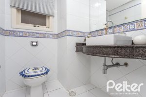 Casa à venda com 309m², 5 dormitórios, 3 suítes, 4 vagas, no bairro Ipanema em Porto Alegre