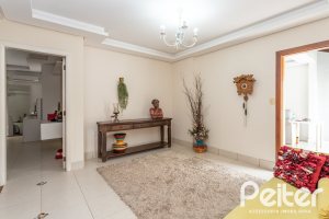 Casa à venda com 309m², 5 dormitórios, 3 suítes, 4 vagas, no bairro Ipanema em Porto Alegre