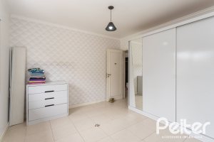 Casa à venda com 309m², 5 dormitórios, 3 suítes, 4 vagas, no bairro Ipanema em Porto Alegre