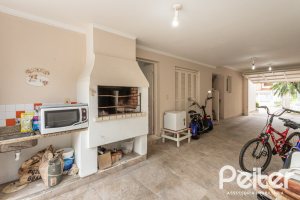 Casa à venda com 309m², 5 dormitórios, 3 suítes, 4 vagas, no bairro Ipanema em Porto Alegre