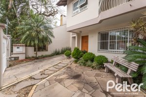 Casa à venda com 309m², 5 dormitórios, 3 suítes, 4 vagas, no bairro Ipanema em Porto Alegre