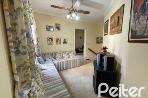 Casa à venda com 300m², 3 dormitórios, 1 suíte, 5 vagas, no bairro Ipanema em Porto Alegre