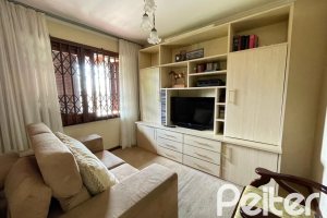 Casa à venda com 300m², 3 dormitórios, 1 suíte, 5 vagas, no bairro Ipanema em Porto Alegre