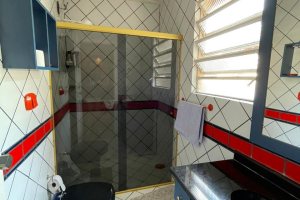 Casa à venda com 300m², 3 dormitórios, 1 suíte, 5 vagas, no bairro Ipanema em Porto Alegre