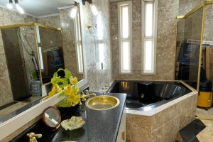 Casa à venda com 300m², 3 dormitórios, 1 suíte, 5 vagas, no bairro Ipanema em Porto Alegre