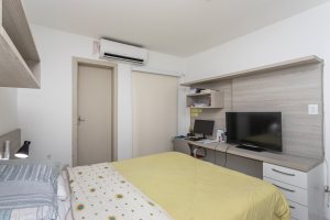 Casa à venda com 350m², 3 dormitórios, 3 suítes, 2 vagas, no bairro Ipanema em Porto Alegre