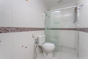 Casa à venda com 350m², 3 dormitórios, 3 suítes, 2 vagas, no bairro Ipanema em Porto Alegre