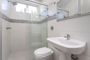 Casa à venda com 350m², 3 dormitórios, 3 suítes, 2 vagas, no bairro Ipanema em Porto Alegre