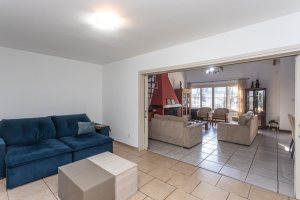 Casa à venda com 350m², 3 dormitórios, 3 suítes, 2 vagas, no bairro Ipanema em Porto Alegre