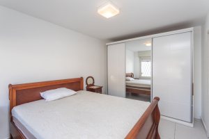 Casa à venda com 350m², 3 dormitórios, 3 suítes, 2 vagas, no bairro Ipanema em Porto Alegre