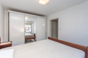 Casa à venda com 350m², 3 dormitórios, 3 suítes, 2 vagas, no bairro Ipanema em Porto Alegre